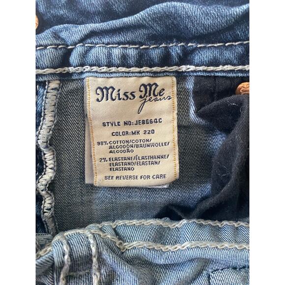 Miss Me Signature Crop Embellished Gems Jeans (27-28”Wx24”L) Style #: JE8664C# - Picture 7 of 10